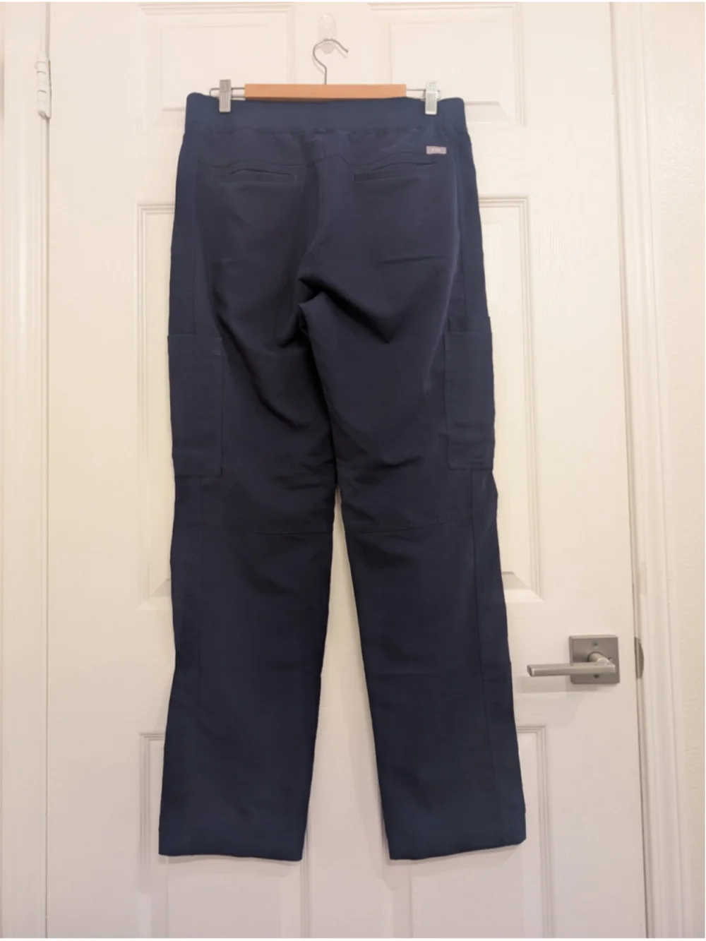 Men's FIGS Pisco Three-Pocket Cargo Scrub Pants Navy Blue Straight Leg L